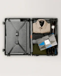 Carl Friedrik Checked<Hybrid The Large Check-in
