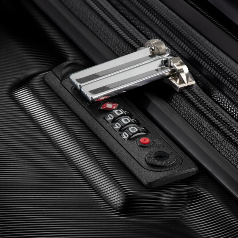 Ricardo Checked<Rodeo Drive 2.0 Hardside Medium Check-In Expandable Spinner Black