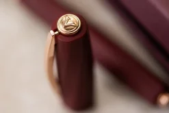 Visconti Fountain<Divina Matte Bordeaux Fountain Pen | Altman Luggage